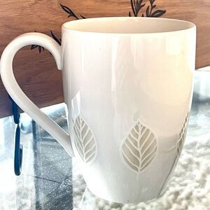 New Gorgeous Villeroy & Boch Discontinued City Park Tan leaf Ivory 4” tall Mug